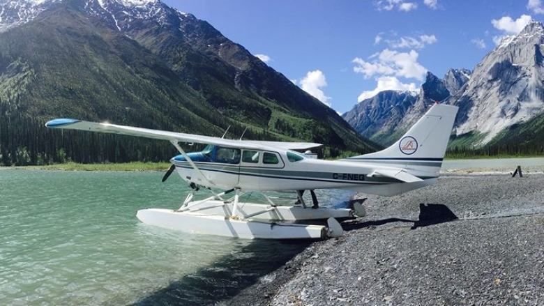 В северо-западной части Канады потерпел крушение легкомоторный самолет Cessna 206 - погибли три человека 1