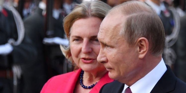 Посаженый отец? Путин поедет на свадьбу министра иностранных дел Австрии