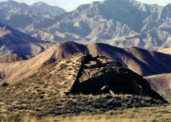 В Китае арестовали 26 подозреваемых в расхищении гробниц в уезде Дулан