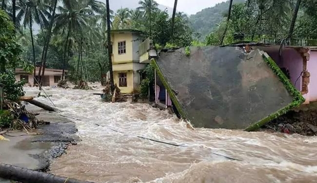 В Индии количество погибших в результате наводнений в южном штате Керала возросло до 370