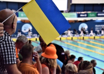 14-летняя спортсменка из Николаева завоевала 4 медали на чемпионате Европы по плаванию