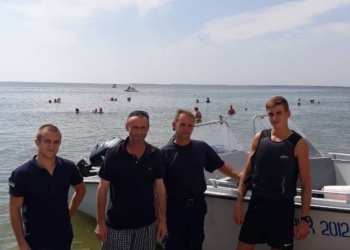 В Очакове сотрудники спасательного поста отловили отдыхающего в 250 м от берега