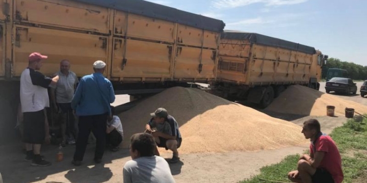 По следам вчерашнего конфликта на ГВК под Николаевом: на фермера Тарабрина открыли два уголовных производства