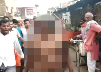 Самосуд: в Индии толпа избила и прогнала по улице обнаженную женщину, которую сочла виновной в смерти 19-летнего парня