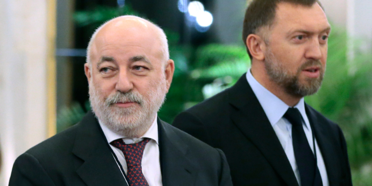 И Кипр туда же: счета российских миллиардеров Дерипаски и Вексельберга заморожены