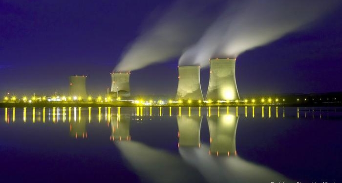 Во Франции из-за экстремальной жары приостановлена работа двух реакторов атомных электростанций