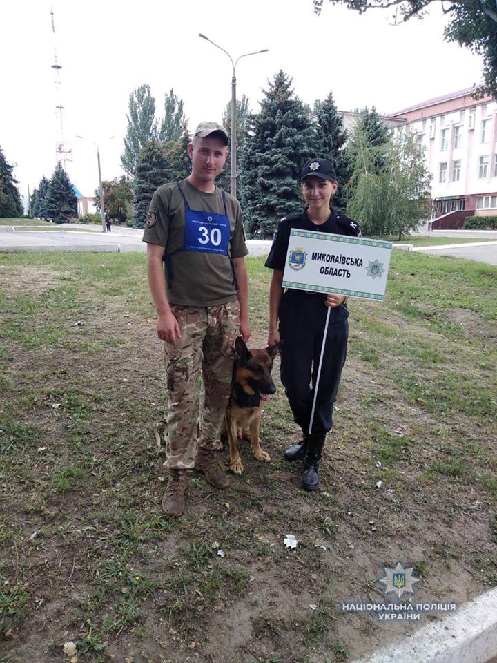Николаевский полицейский и его пес демонстрируют свои профессиональные умения на чемпионате в Днепре 1