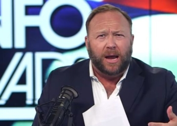 Facebook, Google, Youtube, Apple и Spotify забанили пропутинского конспиролога Алекса Джонса