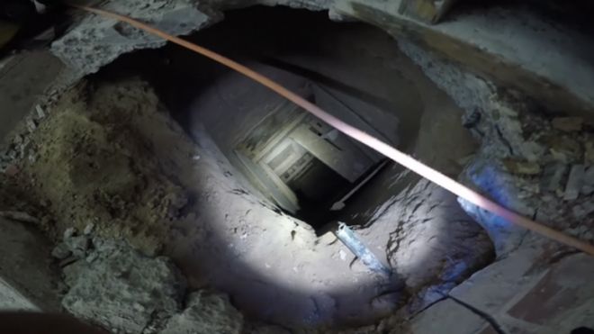 В США в подвале ресторана обнаружили вход в "наркотический" тоннель в Мексику 5