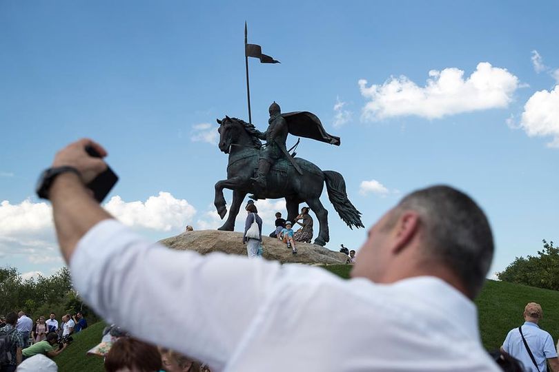 В Киеве открыли памятник богатырю Илье Муромцу 8