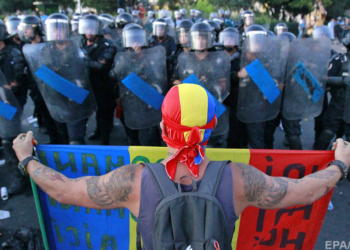 В Румынии пострадало больше 400 человек в ходе масштабных выступлений за роспуск правительства и сближение с ЕС и НАТО