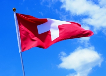 В Швейцарии паре отказали в гражданстве из-за рукопожатия