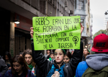 В Буэнос-Айресе у здания Сената произошли столкновения после провала инициативы о легализации абортов