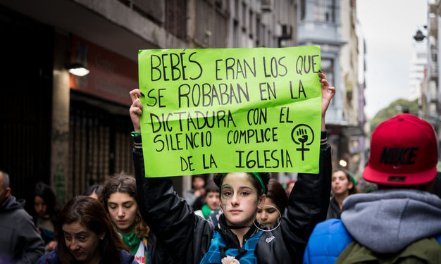 В Буэнос-Айресе у здания Сената произошли столкновения после провала инициативы о легализации абортов