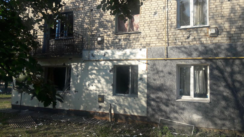 Появились фото последствий обстрела боевиками поселка в Луганской области, где погиб мирный житель 7