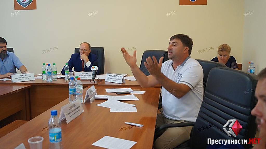 «Я тебе борцов приведу, чтоб они тебе голову открутили!» – Фроленко поскандалил на комиссии с замглавы Николаевского облсовета Кротовым 1