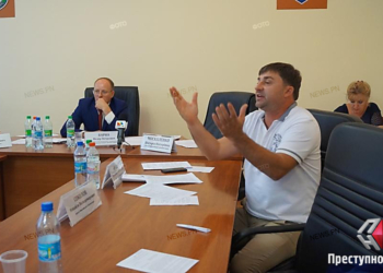 «Я тебе борцов приведу, чтоб они тебе голову открутили!» – Фроленко поскандалил на комиссии с замглавы Николаевского облсовета Кротовым