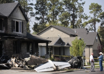 Поссорился с женой: американец  протаранил дом  самолетом