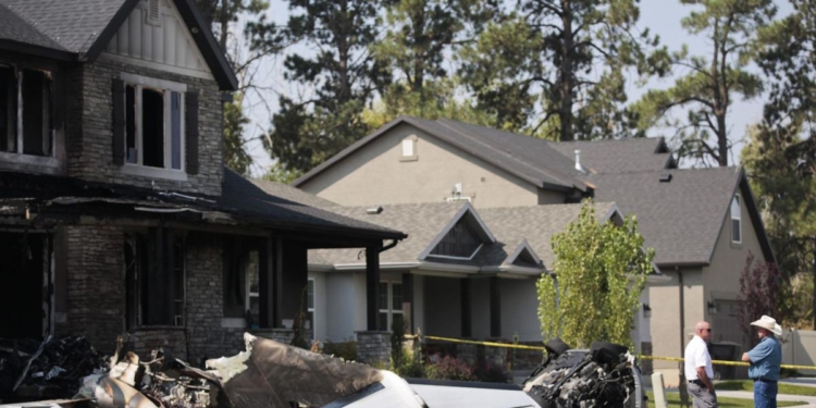 Поссорился с женой: американец  протаранил дом  самолетом