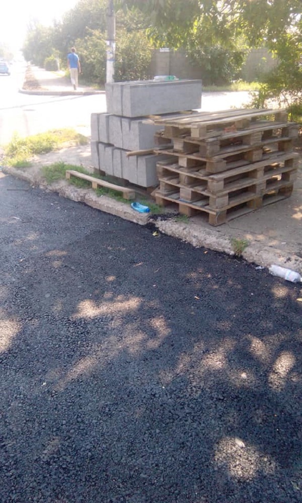 Жители Широкой Балки возмущены: после ремонта дороги с них отдельно требуют по 2 тысячи за каждый съезд 5