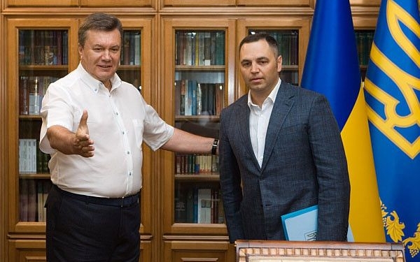 “Петр Алексеевич, теперь мне звоните”. Мураев передал Портнову телеканал NewsOne