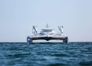 Солнце, воздух и вода как топливо. Toyota выпустила катамаран, работающий исключительно на такой энергии