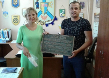 Обращение комсомольцев 1967 года к нынешним жителям Первомайска передали в краеведческий музей. А еще песни и значки