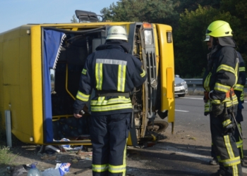 В Днепропетровской область автобус перевернулся после ДТП с MAN – 16 пострадавших