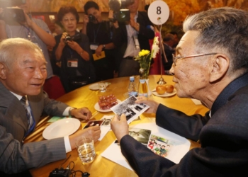 Впервые за 60 лет прошли встречи разделенных семей с севера и юга Кореи