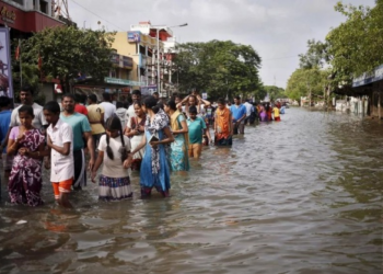 Десятки индусов, спасаясь от наводнения в мечети, встретили с мусульманами Курбан-байрам