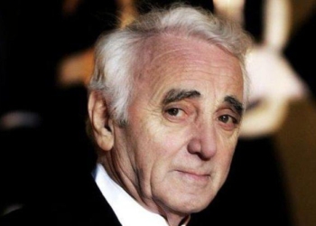 Шарль Азнавур и Николя Саркози потребовали исключить из Корана призывы к насилию