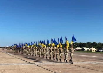 Зродились ми великої години. На параде ко Дню Независимости военные будут приветствовать друг друга по-новому
