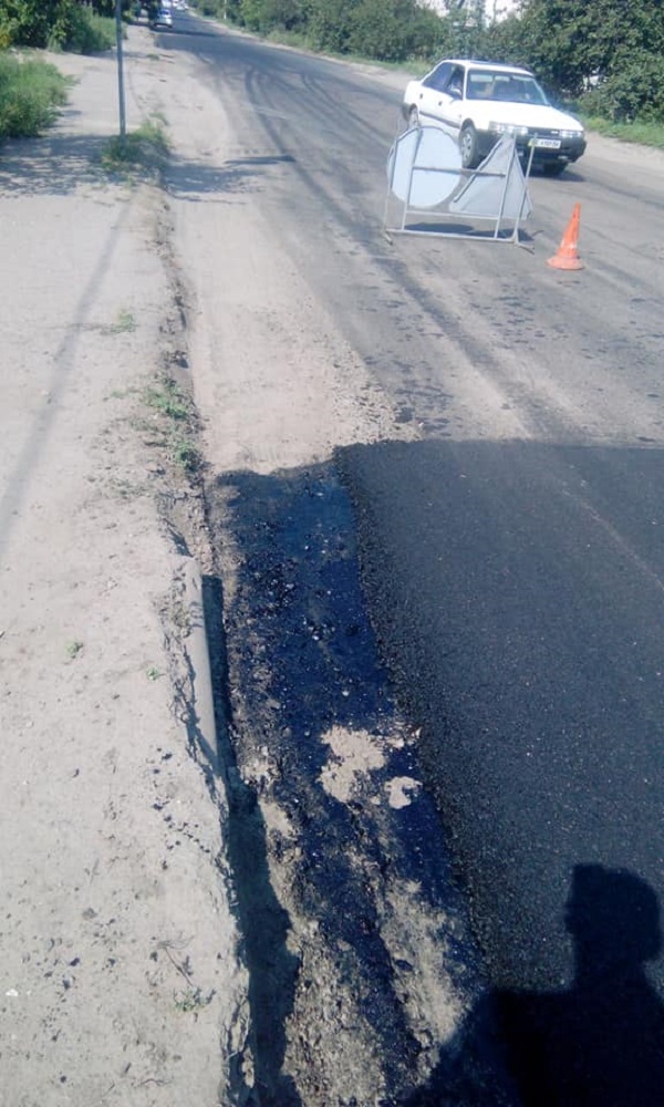 Жители Широкой Балки возмущены: после ремонта дороги с них отдельно требуют по 2 тысячи за каждый съезд 7