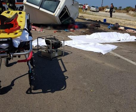 В Италии перевернулся автобус с сезонными рабочими, 12 погибших