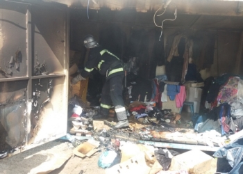 В Еланце спасатели потушили пожар в киоске “Секонд хенд”