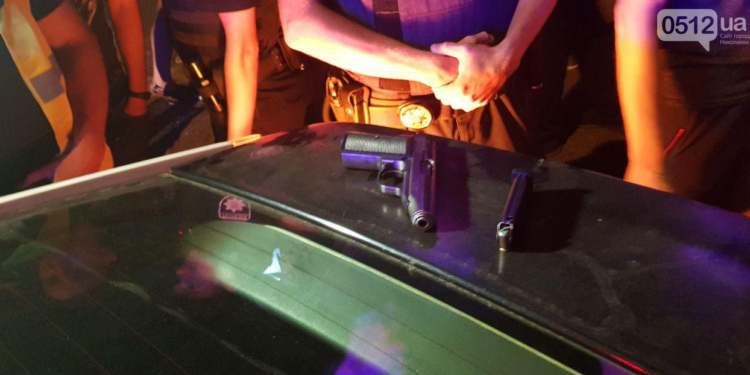 В центре Николаева стреляли – пострадали двое