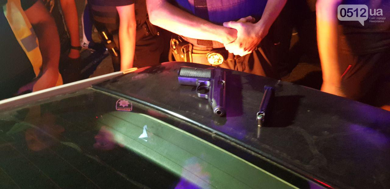 В центре Николаева стреляли – пострадали двое