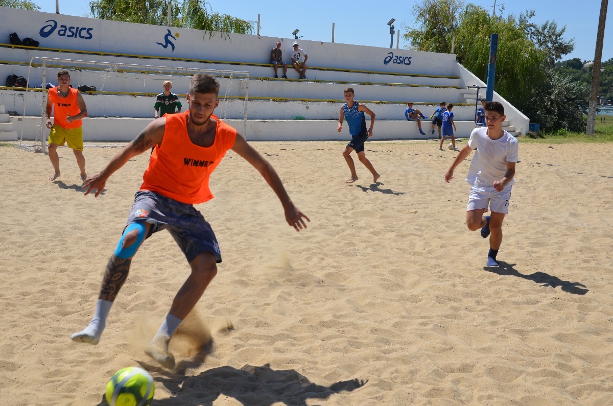 В Николаеве прошел третий по счету Кубок по пляжному футболу
