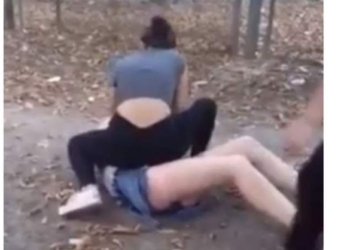 В Одессе группа школьников жестоко избили ровесницу, снимая это на видео