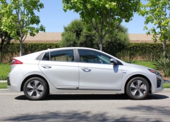 НБУ купил три электрокара стоимостью в миллион каждый