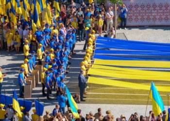 Четыре года подряд около 60% украинцев гордятся тем, что являются гражданами Украины