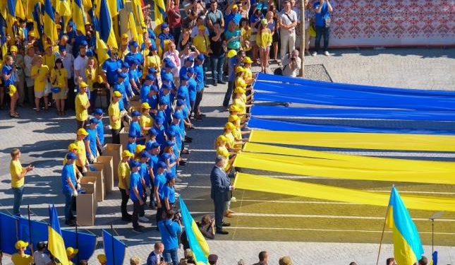 Четыре года подряд около 60% украинцев гордятся тем, что являются гражданами Украины