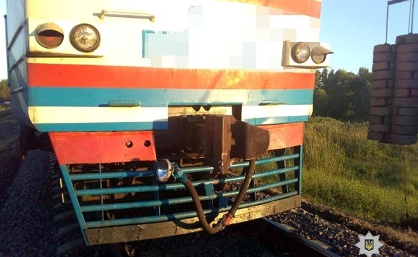Под Запорожьем дети забросали электричку камнями