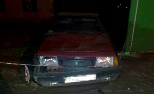 В Харьковской области водитель врезался в остановку с людьми и сбежал