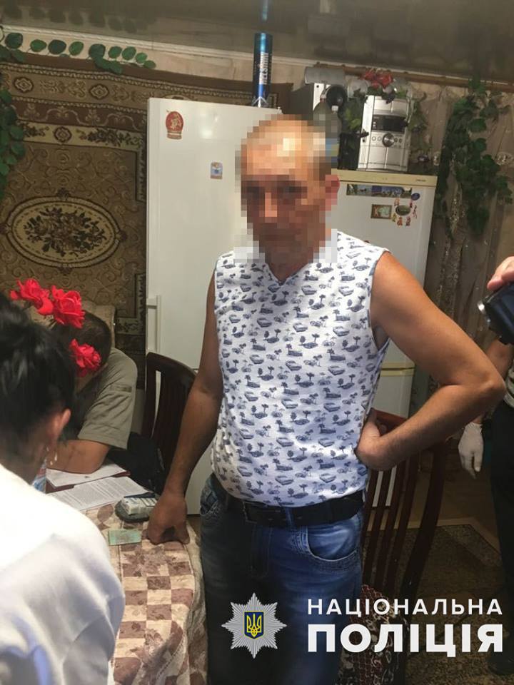 На Николаевщине полиция со спецназом штурмом брали дом супругов-наркоторговцев 5