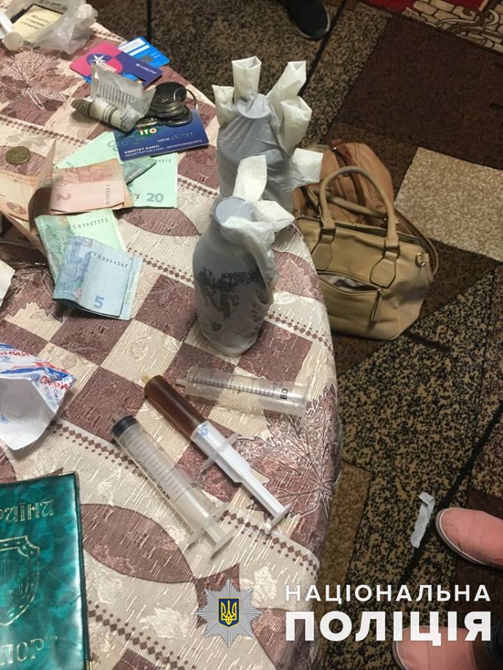 На Николаевщине полиция со спецназом штурмом брали дом супругов-наркоторговцев 9