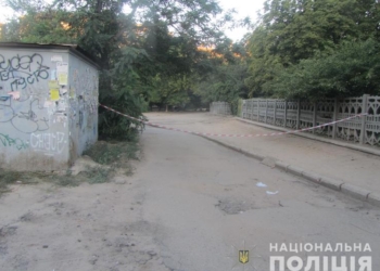 В Николаеве убегавший от полиции парень пытался безуспешно “скинуть” гранату