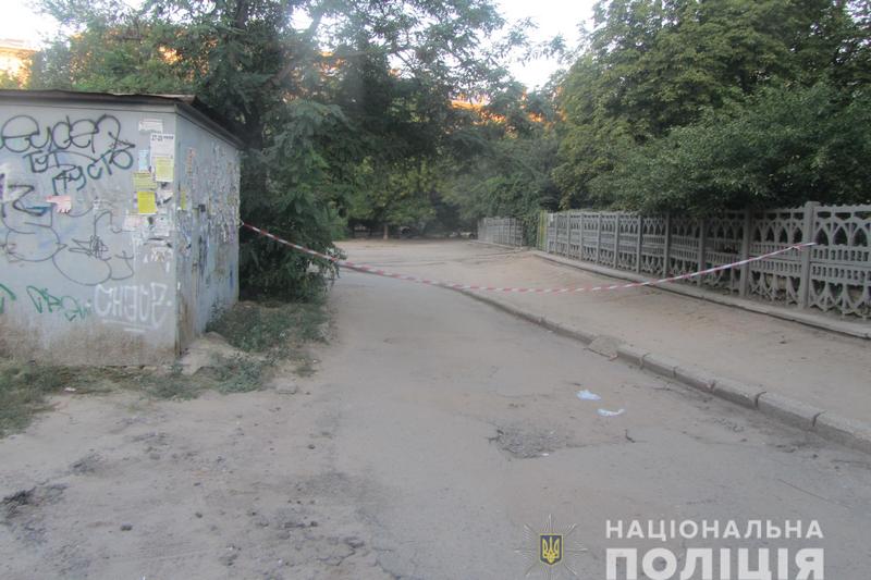 В Николаеве убегавший от полиции парень пытался безуспешно "скинуть" гранату 5