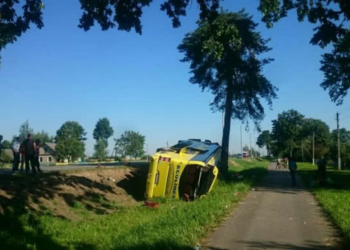 В Беларуси перевернулся автобус “Киев-Таллин” – водитель уснул за рулем