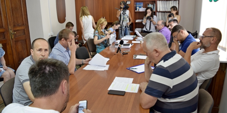 Депутатская комиссия по этике попросила Сенкевича назначить служебное расследование по удержанию в кабинете бухгалтера ЖКХ